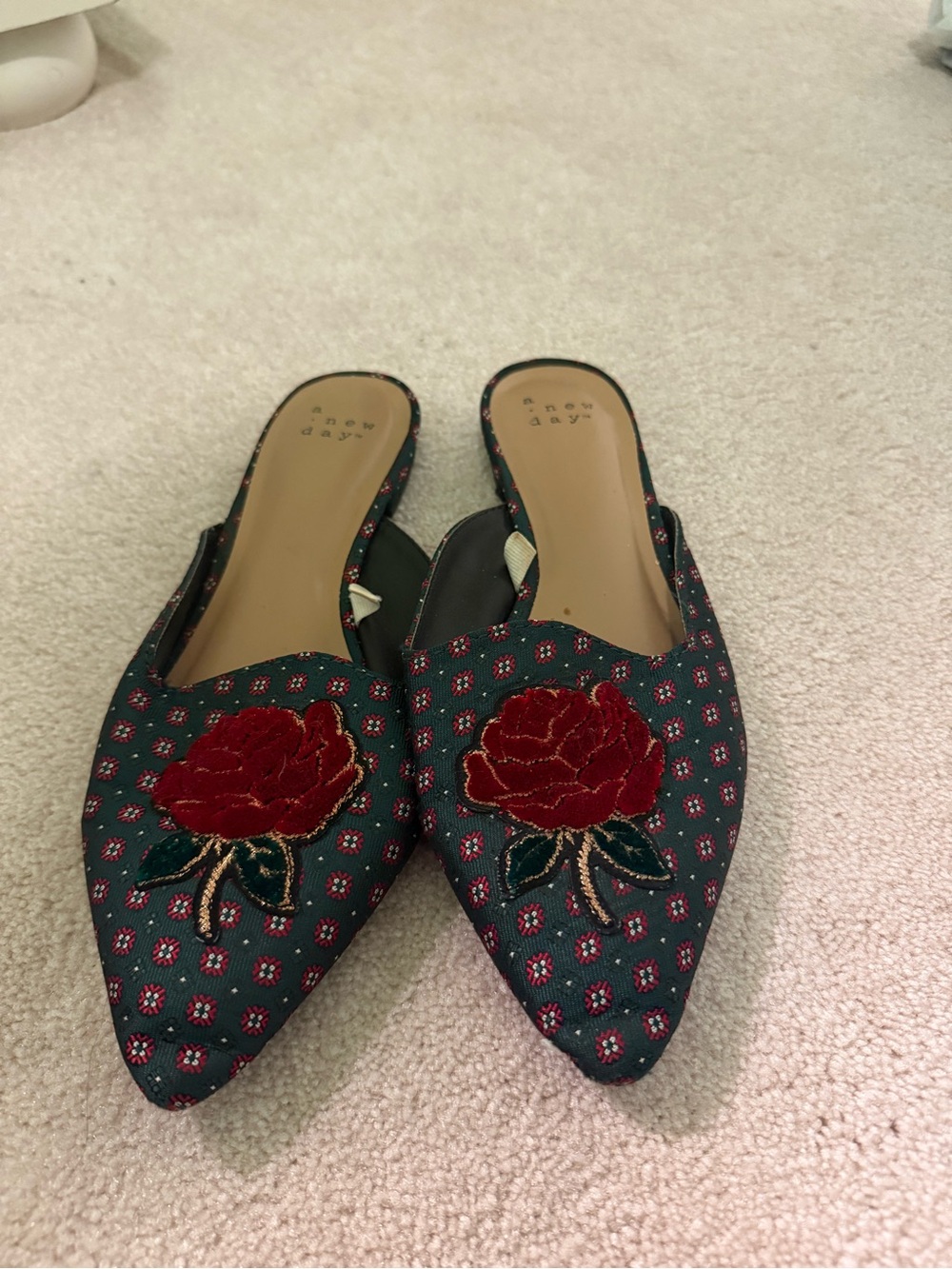 Green Floral Embroidered Mules Sz 7.5
